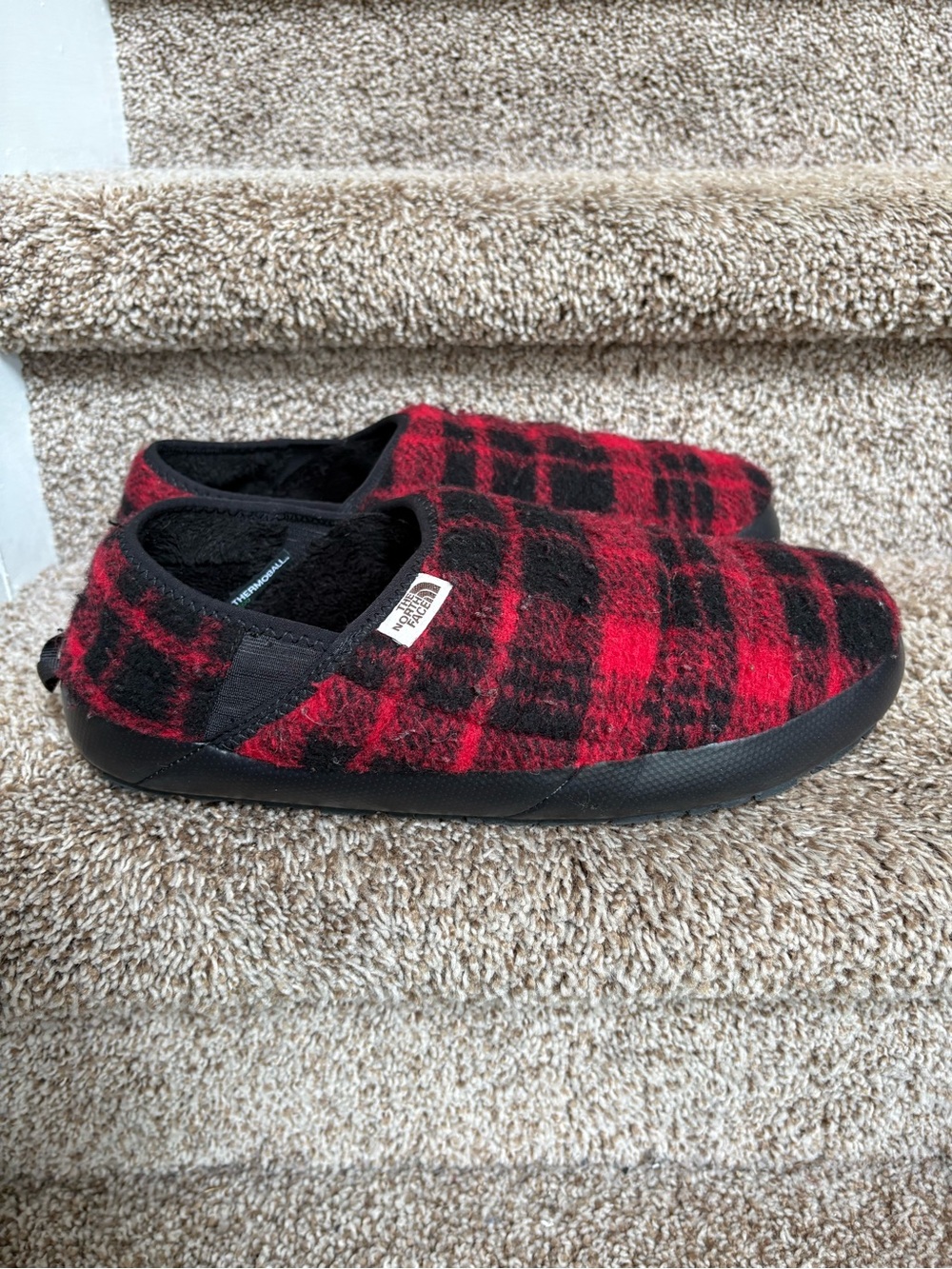 The North Face Men’s' Plaid Slip-On Slippers - Red/Black